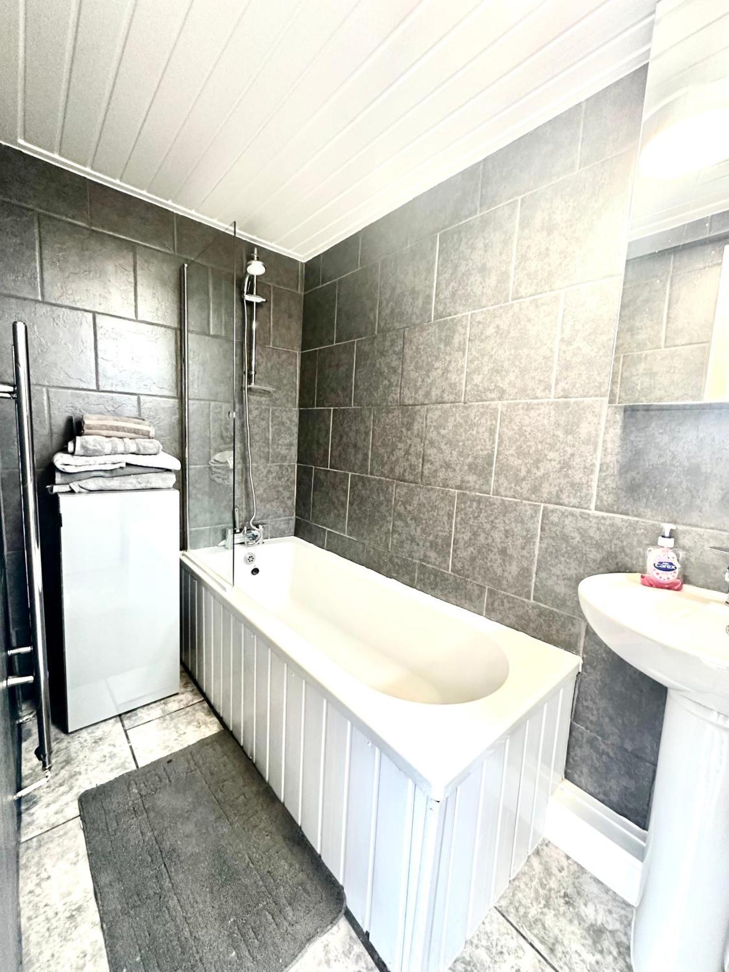 Arthur Street, Stylish 3 Bedroom House Kingston upon Hull ภายนอก รูปภาพ